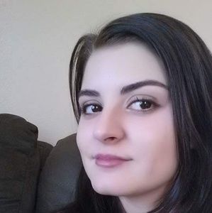 Meet your Posher, Selena